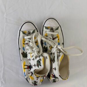 Kids Converse Shoes size 4